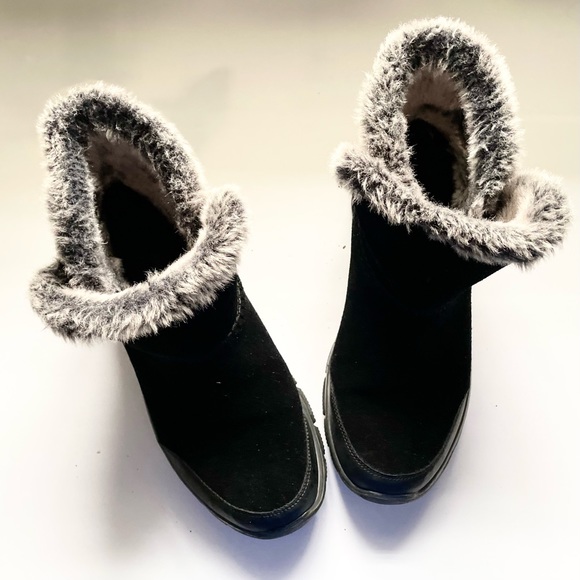 SKECHERS Relaxed Fit Memory Foam Faux Fur Lined Booties 10 - Picture 3 of 8